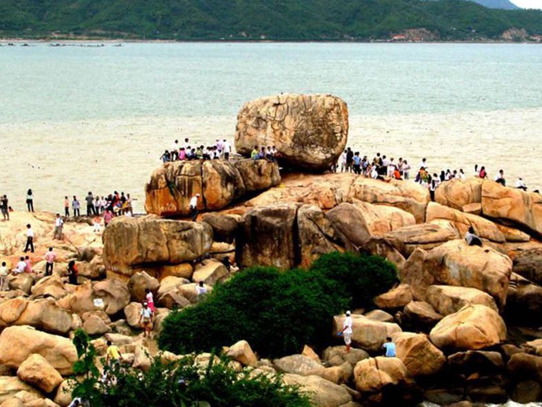 Hòn Chồng Nha Trang Điểm Du Lịch Hấp Dẫn Số 1!