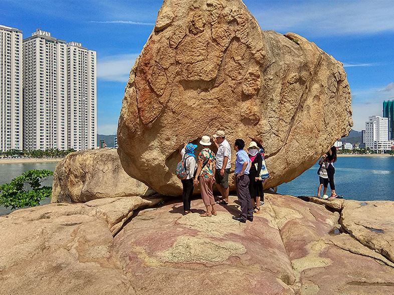 Hòn Chồng Nha Trang Điểm Du Lịch Hấp Dẫn Số 1!
