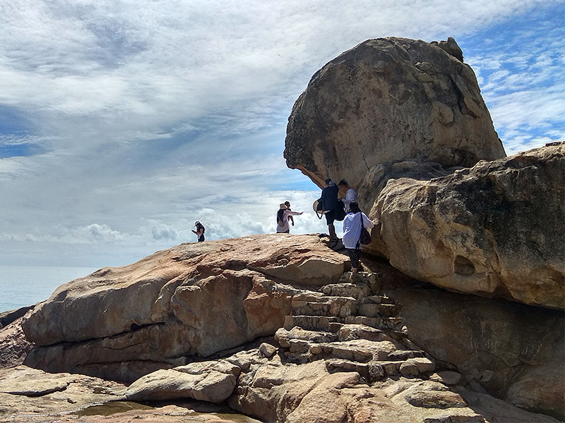 Hòn Chồng Nha Trang Điểm Du Lịch Hấp Dẫn Số 1!