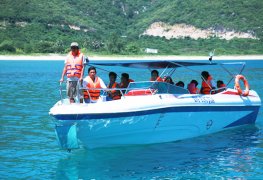 [Bảng Giá] Cho Thuê Tàu Cano Tham Quan Đảo Nha Trang 2025!