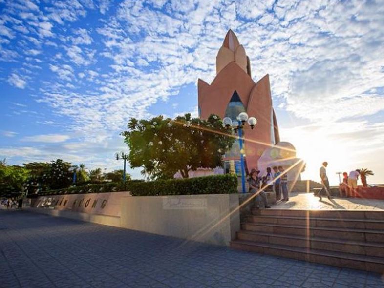 Tháp Trầm Hương - "Biểu Tượng Số 1" Thành Phố Biển!