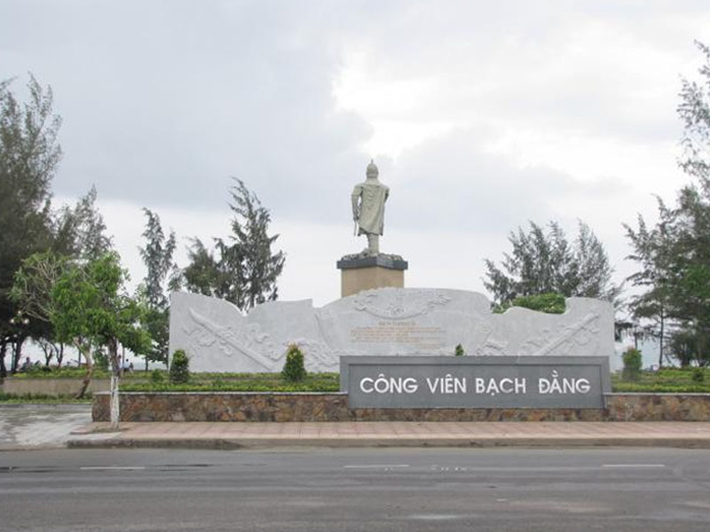 Công Viên Bạch Đằng Nha Trang - Điểm Đến Hấp Dẫn!