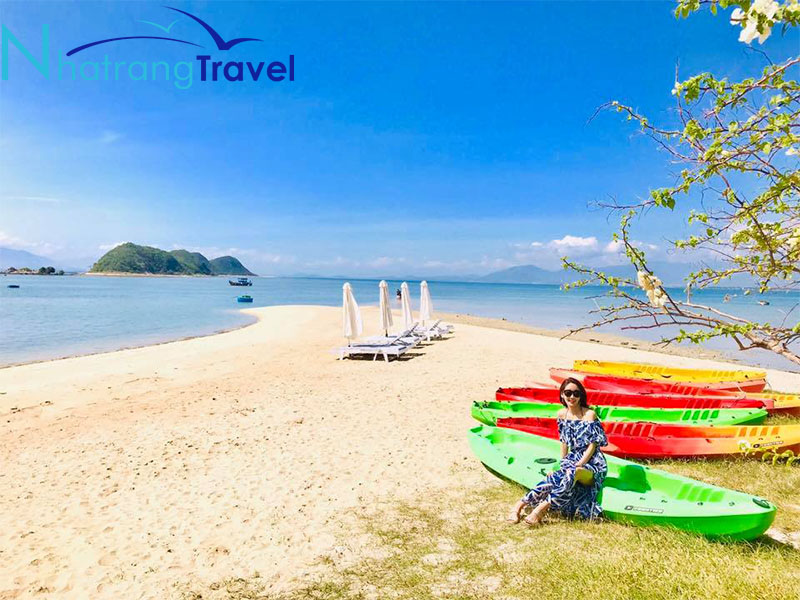 Du Lịch Đảo Điệp Sơn Khám Phá Con Đường "Độc Đáo" Giữa Biển