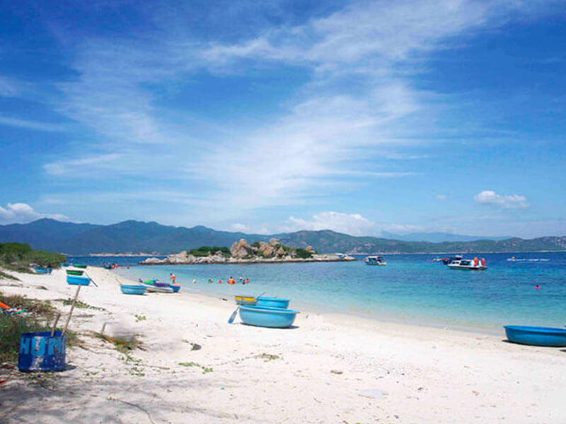 Bãi Nhà Cũ - TOP Điểm Đến Hấp Dẫn Bình Ba!