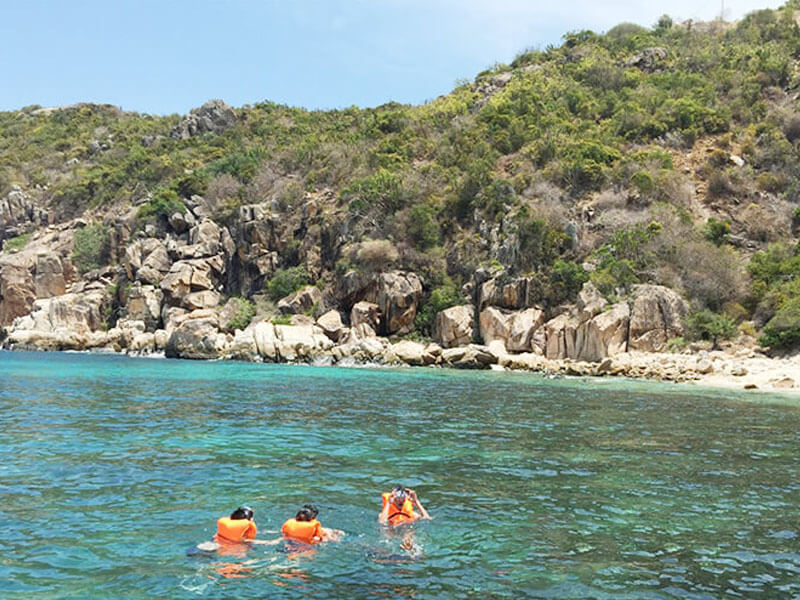 Bãi Nhà Cũ - TOP Điểm Đến Hấp Dẫn Bình Ba!