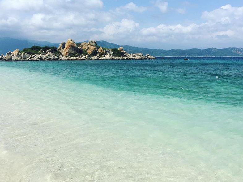 Bãi Nhà Cũ - TOP Điểm Đến Hấp Dẫn Bình Ba!