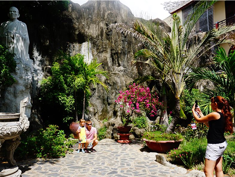 Chùa Long Sơn - "Ngôi Chùa Số 1" Nha Trang Bạn Cần Khám Phá!