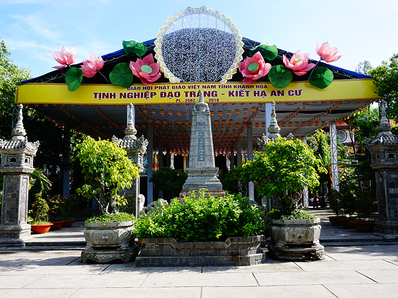 Chùa Long Sơn - "Ngôi Chùa Số 1" Nha Trang Bạn Cần Khám Phá!