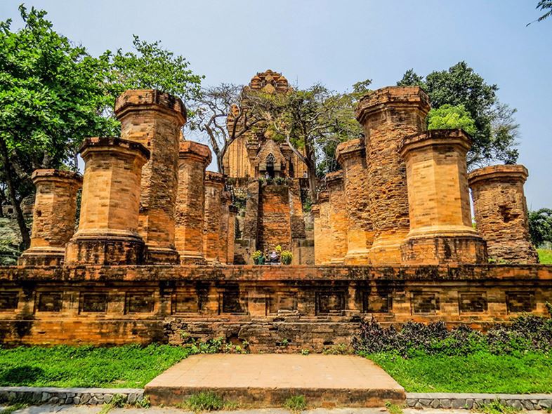 Tháp Bà Ponagar Nha Trang - "TOP 1 Địa Điểm Tham Quan"