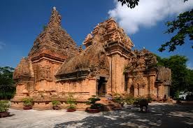 Tháp Bà Ponagar Nha Trang - "TOP 1 Địa Điểm Tham Quan"