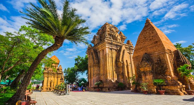 Tháp Bà Ponagar Nha Trang - "TOP 1 Địa Điểm Tham Quan"