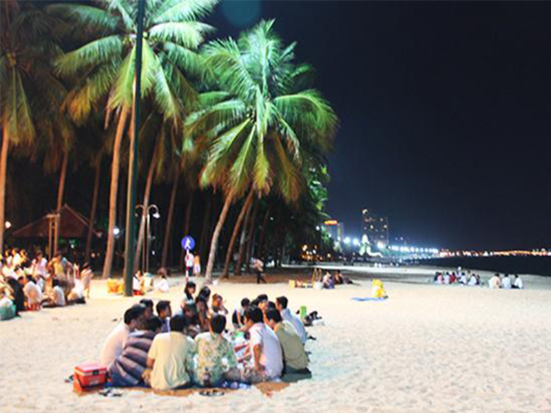 Bãi Biển Nha Trang Và Những Hoạt Động Gắn Liền Với Nơi Đây