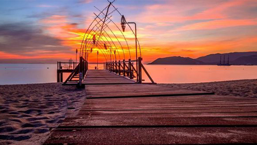 Bãi Biển Nha Trang Và Những Hoạt Động Gắn Liền Với Nơi Đây