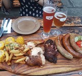 LIVINcollective Nhà Hàng Kiểu Mỹ