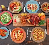 LIVINcollective Nhà Hàng Kiểu Mỹ