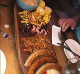 LIVINcollective Nhà Hàng Kiểu Mỹ