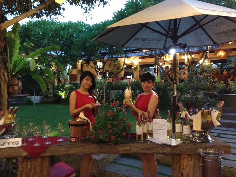 Nhà Hàng Ngọc Trai - Hải Sản Tươi Sống