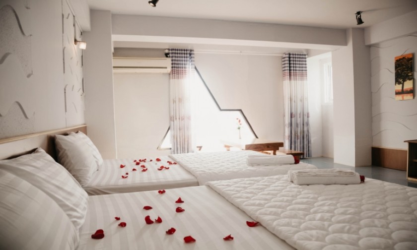 Khách Sạn Olympus ( Khách Sạn Pha Lê Xanh 2) 