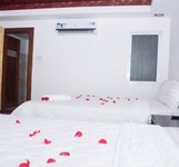 Khách Sạn Olympus ( Khách Sạn Pha Lê Xanh 2)