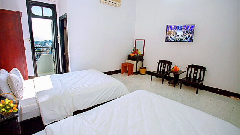 Khách Sạn Golden Tulip 