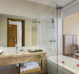Khách sạn Sen Việt Premium Nha Trang