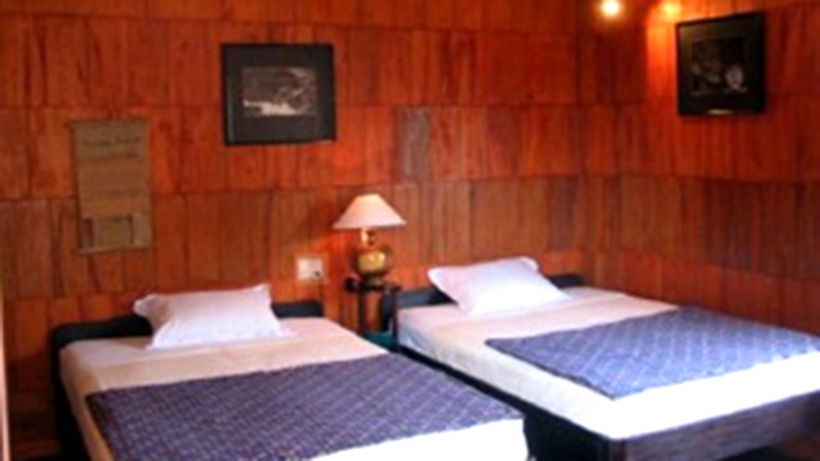 Khách Sạn White Lion 2 ( Khách Sạn Perfume Grass Inn Cũ )