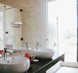 Diamond Bay Golf & Villas