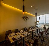 Khách Sạn Queen Ann Nha Trang