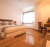 Khách Sạn Đèn Lồng Đỏ