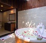 Diamond Bay Resort & Spa
