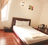 Khách Sạn Pha Lê Xanh 1