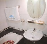 Khách Sạn Pha Lê Xanh 1