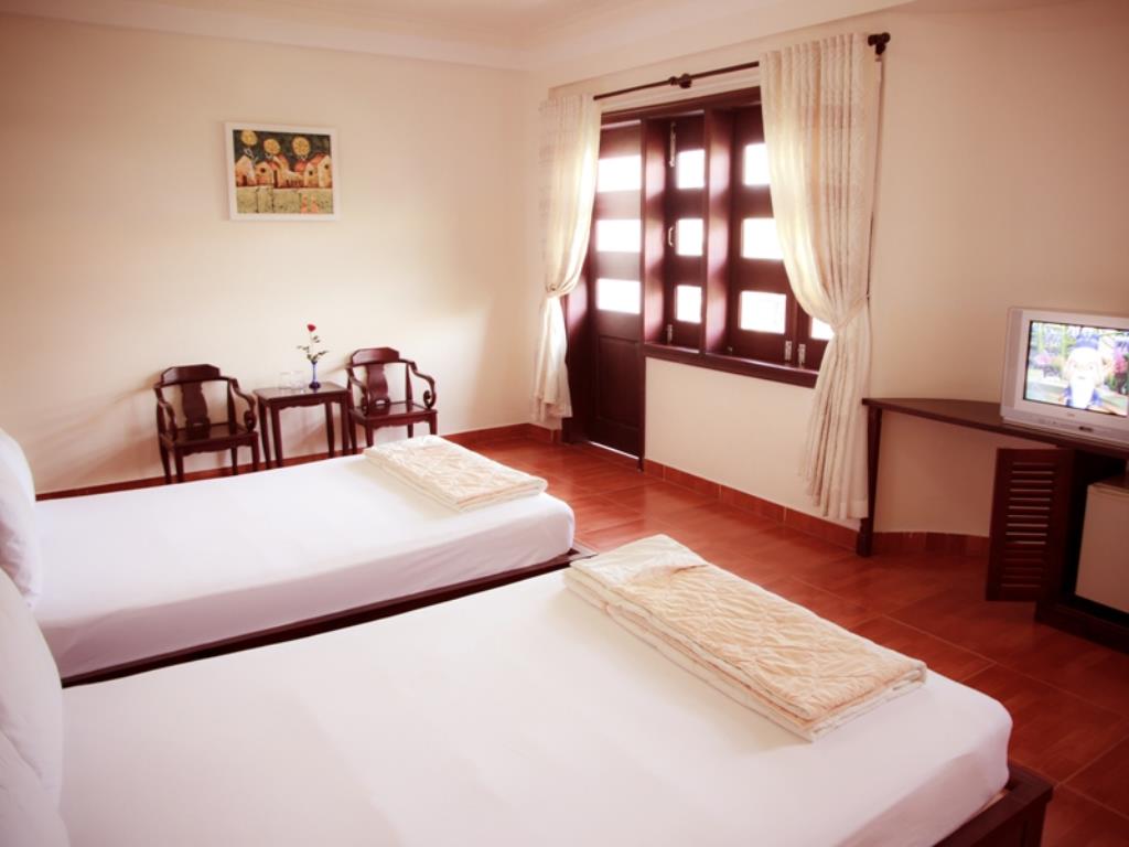  Khách Sạn Pha Lê Xanh 1