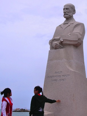 Khu Tưởng Niệm Bác Sĩ Alexandre Yersin Nha Trang