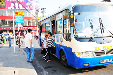 Đi xe buýt (bus) ở Nha Trang tiết kiệm