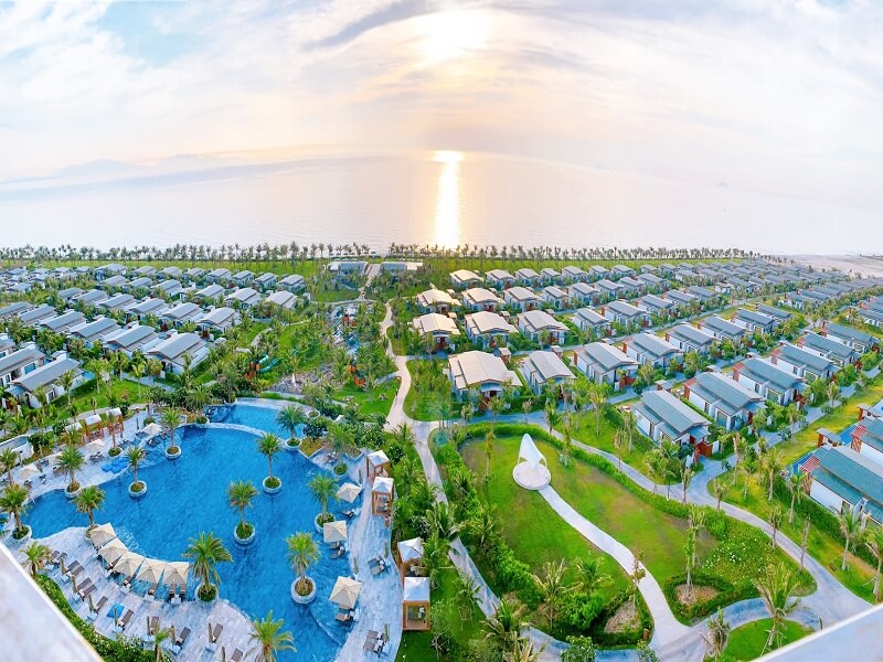 Vị trí đắc địa Movenpick Resort Cam Ranh