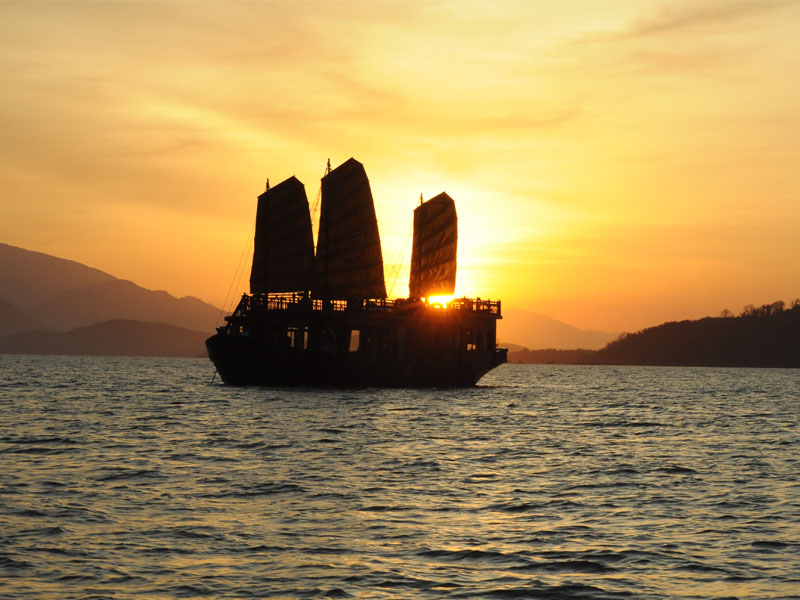 Tour Du Thuyền Ngắm Hoàng Hôn Vịnh Nha Trang