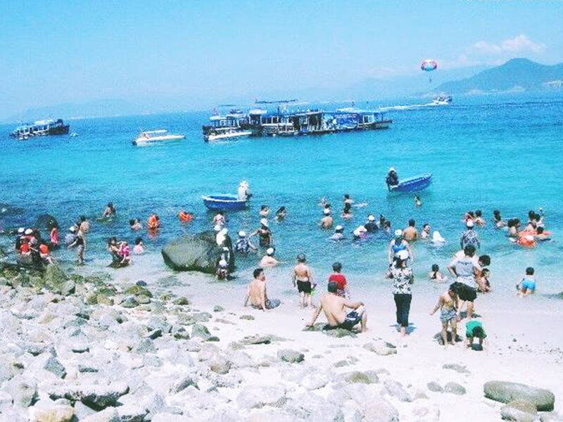 Trải Nghiệm Tắm Biển Bãi Sạn Nha Trang