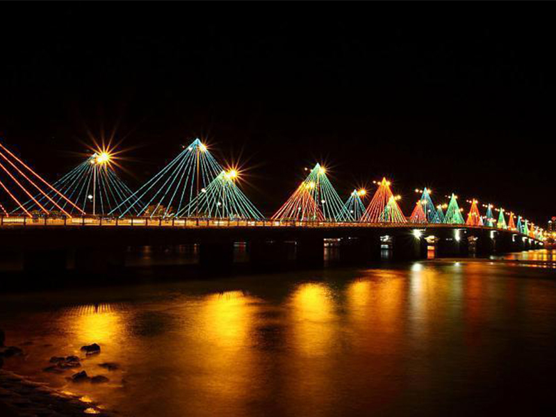 Vẻ đẹp khi thành phố lên đèn ở Cầu Trần Phú